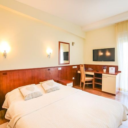 Hotel Merlot Opuzen  ภายนอก รูปภาพ