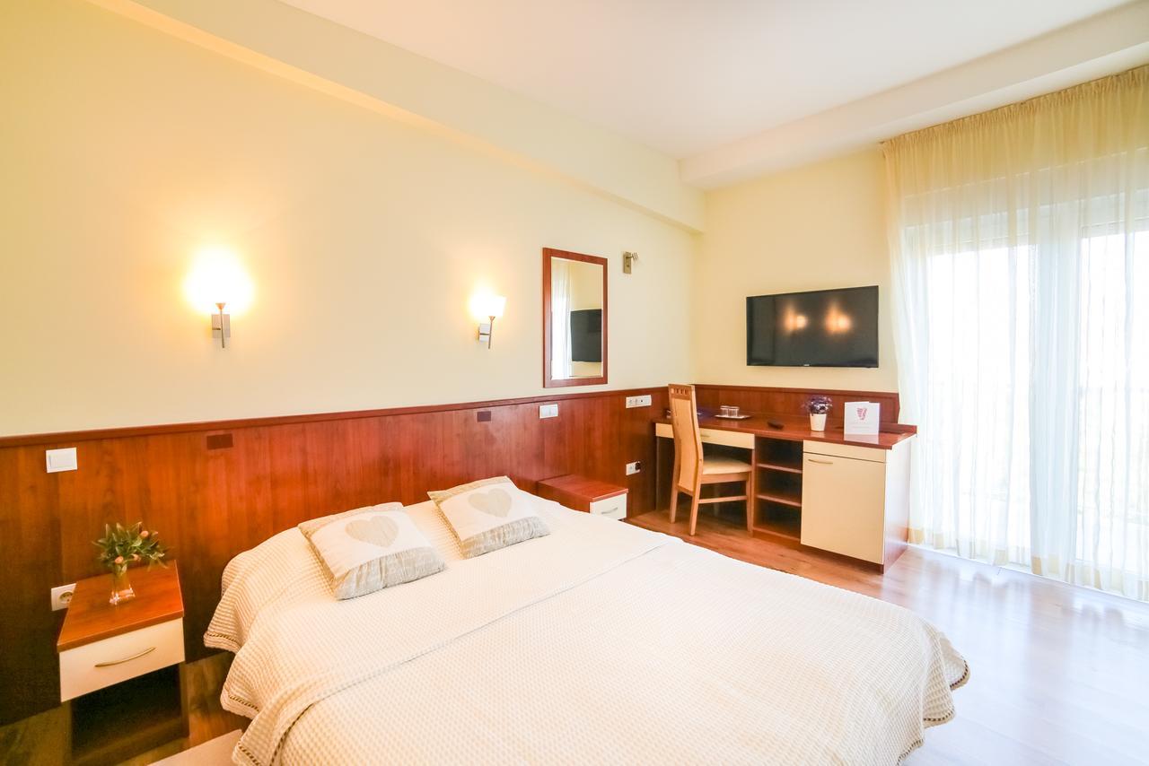Hotel Merlot Opuzen  ภายนอก รูปภาพ