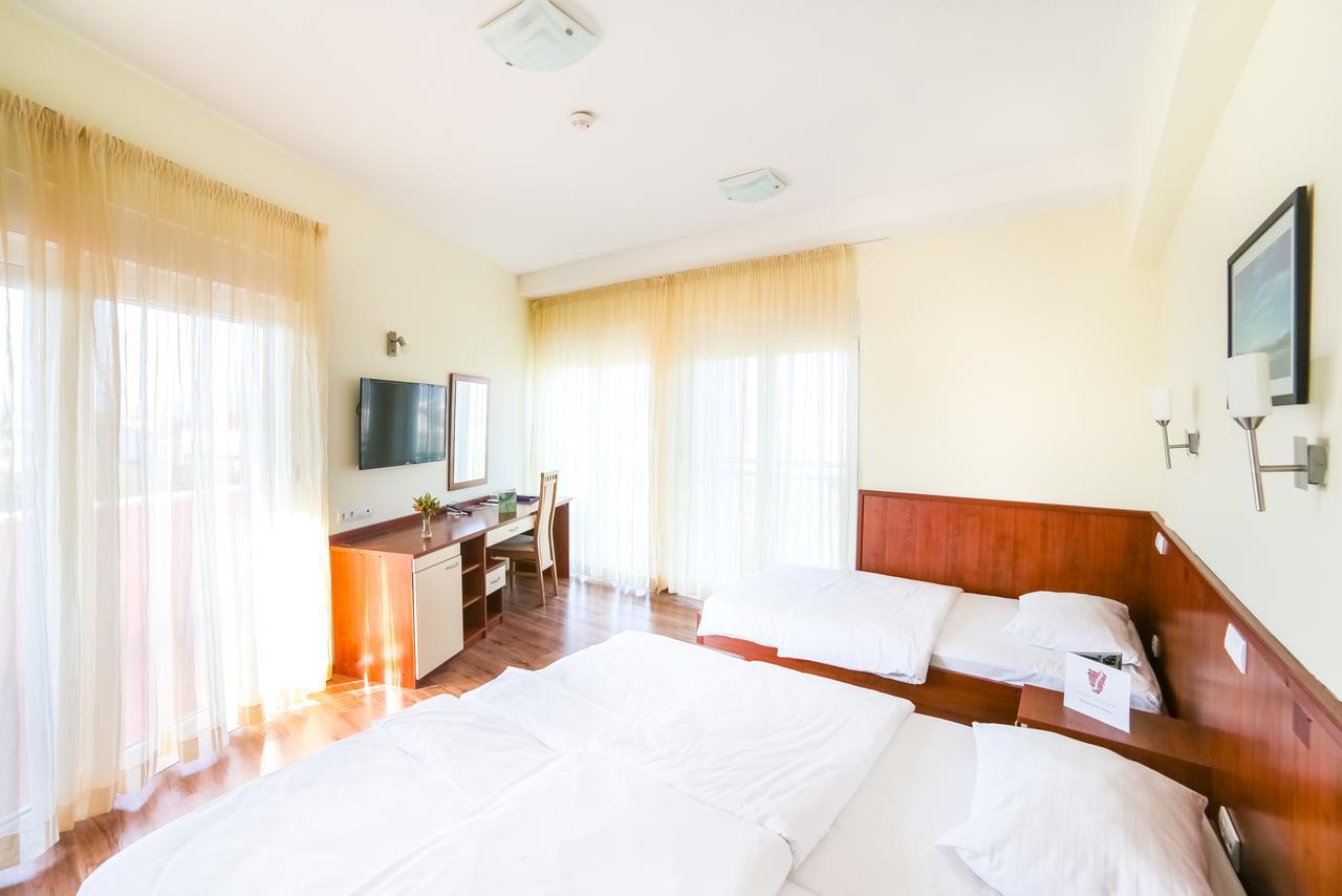 Hotel Merlot Opuzen  ภายนอก รูปภาพ