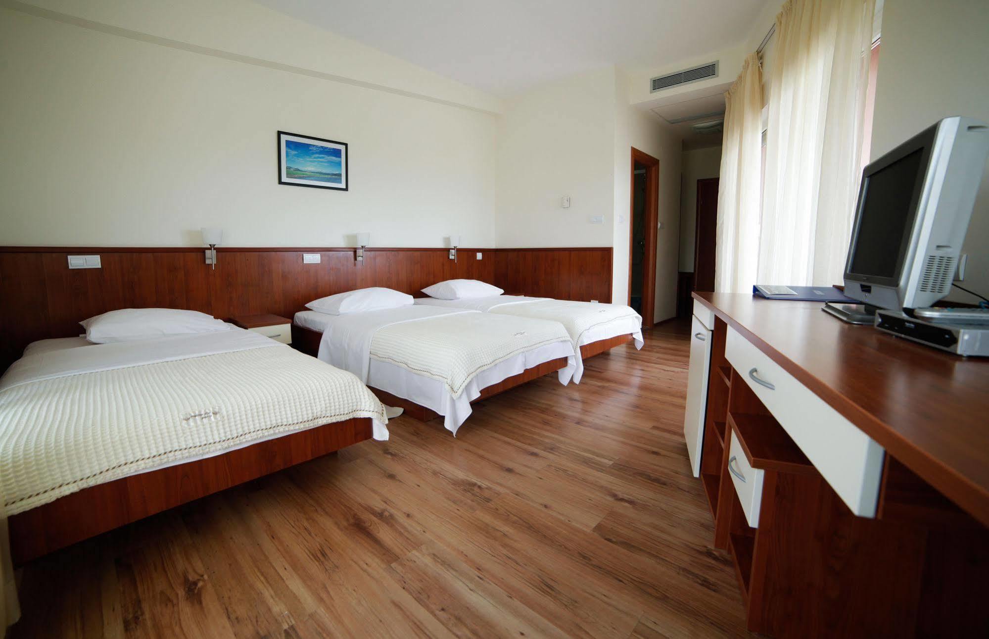 Hotel Merlot Opuzen  ภายนอก รูปภาพ